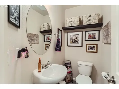 7399 NW Eleanor Avenue Portland OR 97229