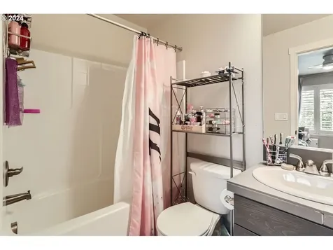 7399 NW Eleanor Avenue Portland OR 97229