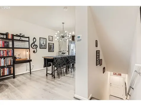 7399 NW Eleanor Avenue Portland OR 97229