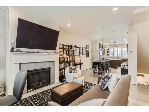 7399 NW Eleanor Avenue Portland OR 97229