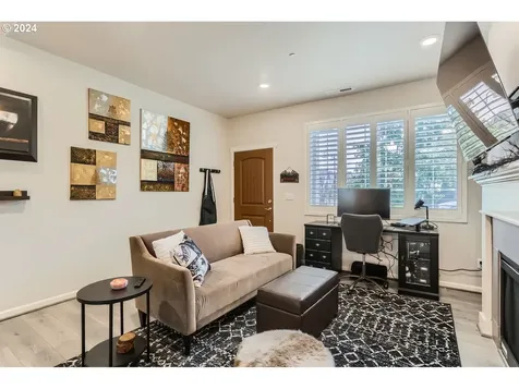 7399 NW Eleanor Avenue Portland OR 97229