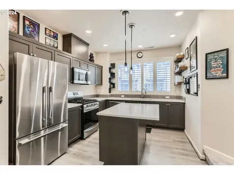 7399 NW Eleanor Avenue Portland OR 97229