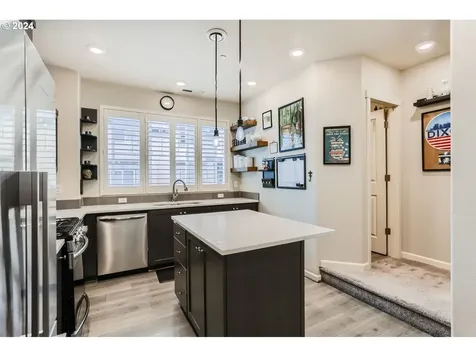 7399 NW Eleanor Avenue Portland OR 97229