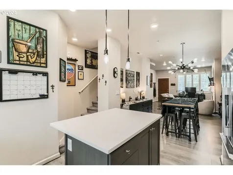 7399 NW Eleanor Avenue Portland OR 97229
