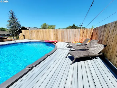 1679 Nw Le Mans Street Roseburg OR 97471