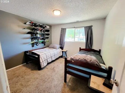 1679 Nw Le Mans Street Roseburg OR 97471