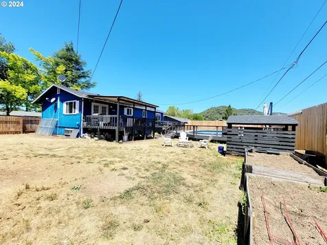 1679 Nw Le Mans Street Roseburg OR 97471