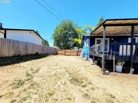 1679 Nw Le Mans Street Roseburg OR 97471