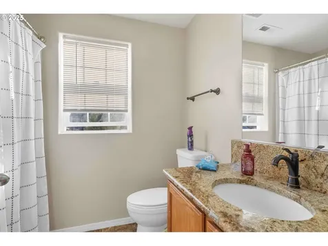 1284 Dahlia Street Woodburn OR 97071