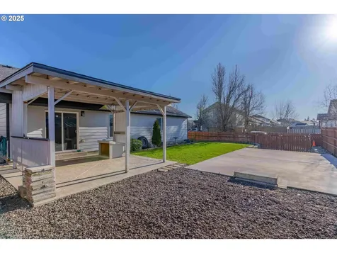 1284 Dahlia Street Woodburn OR 97071