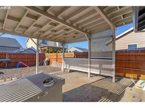 1284 Dahlia Street Woodburn OR 97071