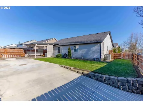 1284 Dahlia Street Woodburn OR 97071