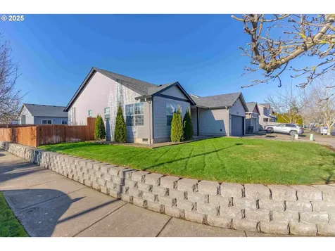 1284 Dahlia Street Woodburn OR 97071