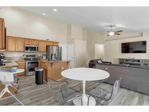 1284 Dahlia Street Woodburn OR 97071