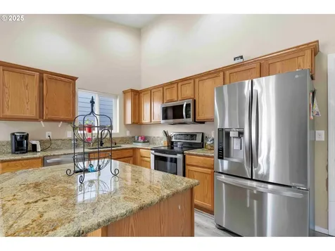 1284 Dahlia Street Woodburn OR 97071