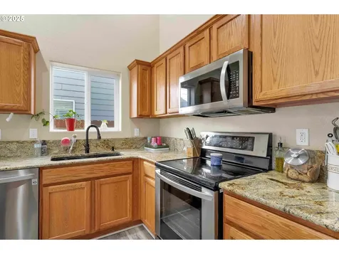 1284 Dahlia Street Woodburn OR 97071