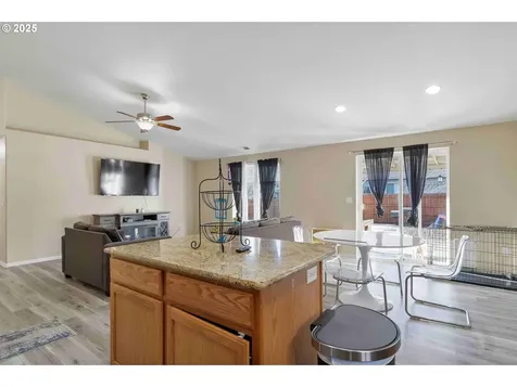 1284 Dahlia Street Woodburn OR 97071