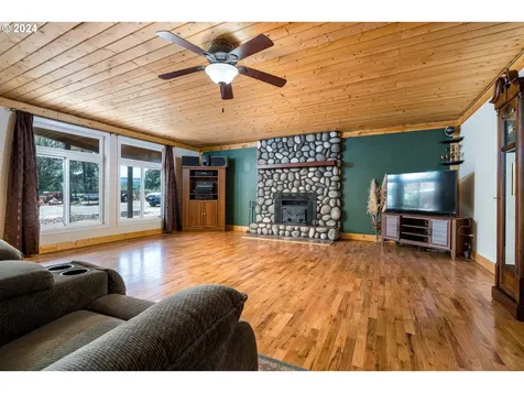 38801 Christopher Way Lebanon OR 97355
