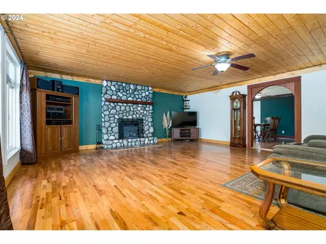 38801 Christopher Way Lebanon OR 97355