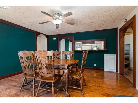 38801 Christopher Way Lebanon OR 97355
