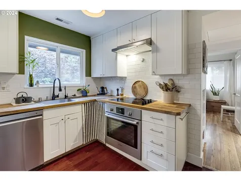 1245 SW Freeman Street Portland OR 97219