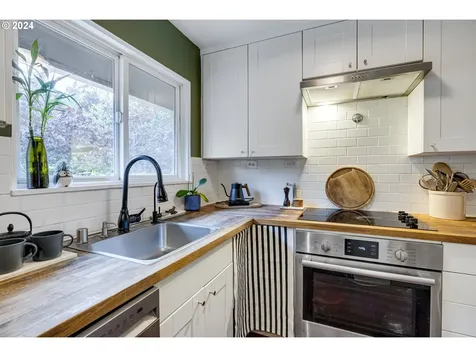 1245 SW Freeman Street Portland OR 97219