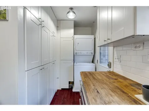 1245 SW Freeman Street Portland OR 97219
