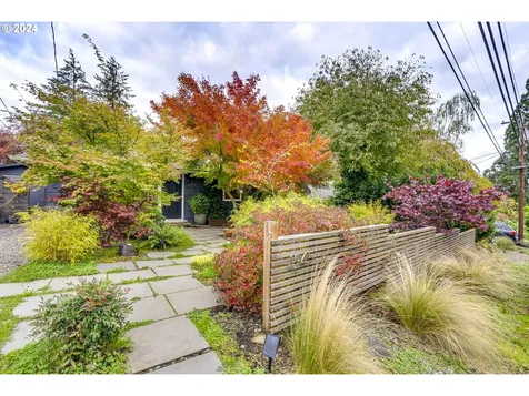 1245 SW Freeman Street Portland OR 97219