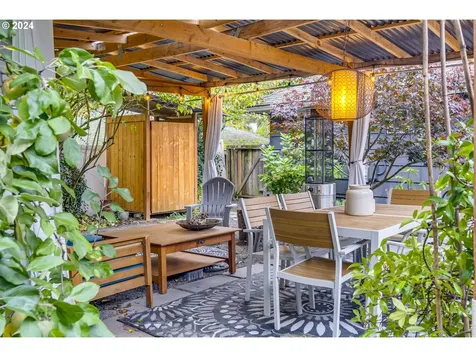 1245 SW Freeman Street Portland OR 97219