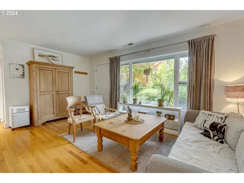1245 SW Freeman Street Portland OR 97219
