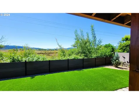 1173 Swale Ridge Loop Creswell OR 97426