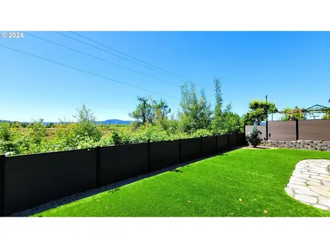 1173 Swale Ridge Loop Creswell OR 97426