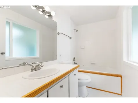 3315 Ne 138th Place Portland OR 97230