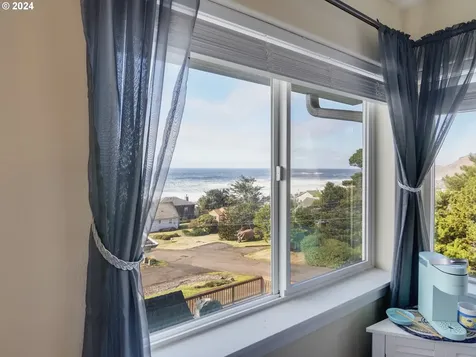 1916 NE 70th Street Lincoln City OR 97367