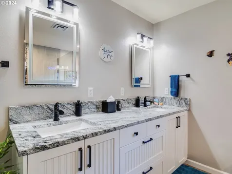 1916 NE 70th Street Lincoln City OR 97367
