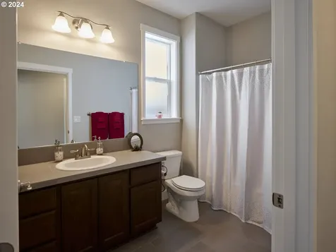 5704 Ne 132nd Street Vancouver WA 98686
