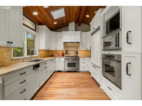 2020 Ridgewood Lane Lake Oswego OR 97034