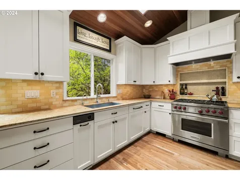 2020 Ridgewood Lane Lake Oswego OR 97034