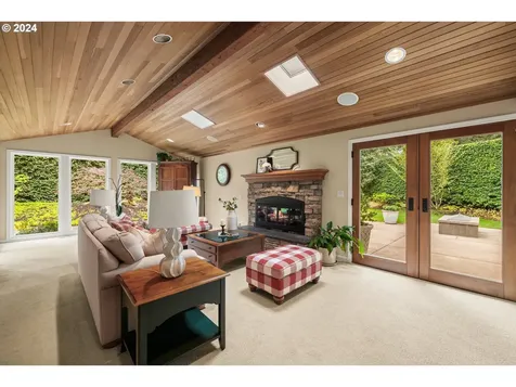 2020 Ridgewood Lane Lake Oswego OR 97034