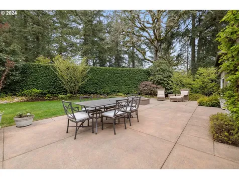 2020 Ridgewood Lane Lake Oswego OR 97034
