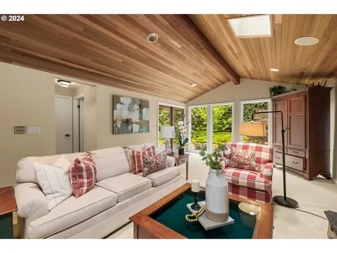 2020 Ridgewood Lane Lake Oswego OR 97034
