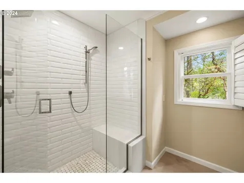 2020 Ridgewood Lane Lake Oswego OR 97034