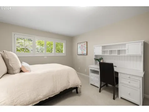 2020 Ridgewood Lane Lake Oswego OR 97034