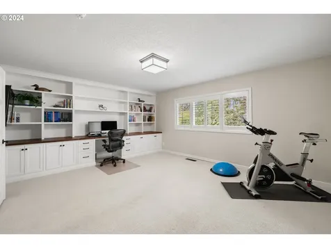 2020 Ridgewood Lane Lake Oswego OR 97034