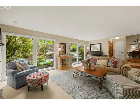 2020 Ridgewood Lane Lake Oswego OR 97034
