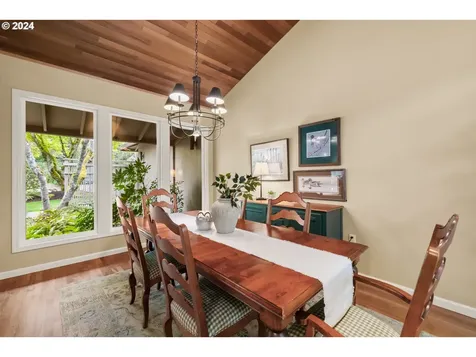 2020 Ridgewood Lane Lake Oswego OR 97034