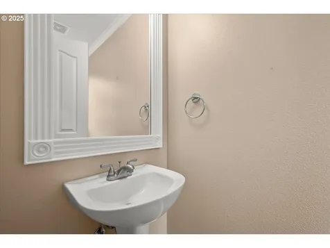 18101 SE 42nd Street Vancouver WA 98683