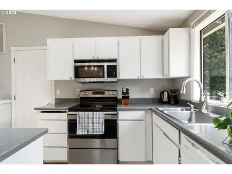 9942 Sw 37th Avenue Portland OR 97219