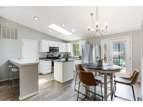 9942 Sw 37th Avenue Portland OR 97219