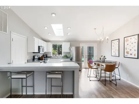 9942 Sw 37th Avenue Portland OR 97219